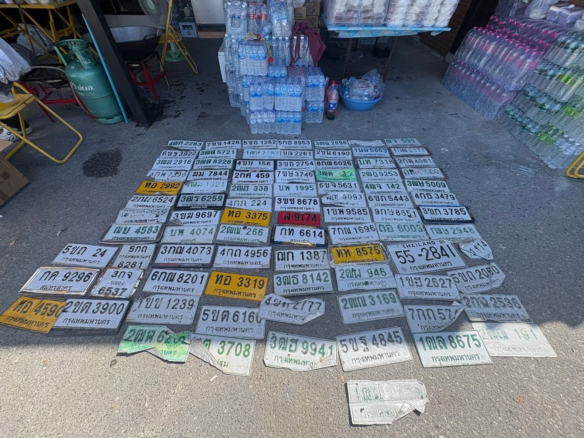 ภาพถ่ายจริงของป้าย 3ฒส 8226